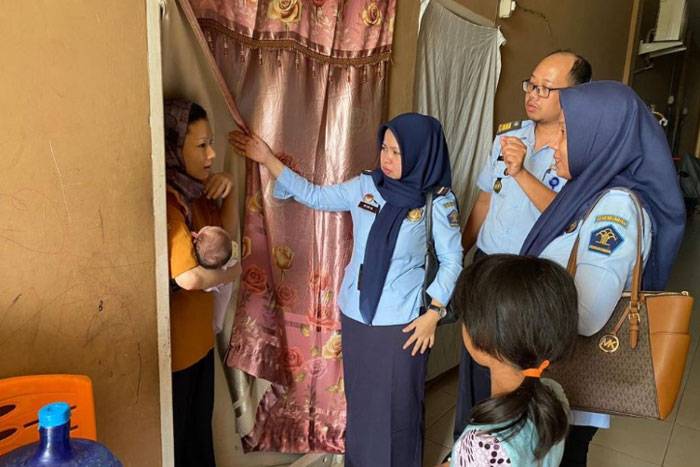 Pengungsi Afganistan Melahirkan di RSUD Arifin Ahmad