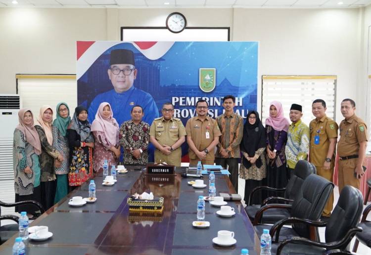 Gubernur Riau Terima Audiensi Himpunan Guru Relokasi Riau