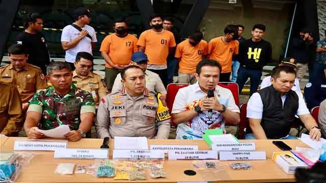 Polisi Ringkus Pengedar Narkoba di Axelle Pub, Satu DPO, 4 Tersangka