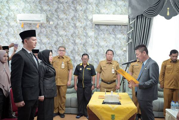 Direktur Utama dan Direktur Umum PD Bank Pengkreditan Rakyat Rokan Hilir Dilantik