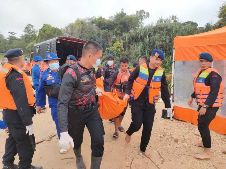 Hingga ini Total 14 Korban Kecelakaan Truk Pengangkut 32 Pekerja  PT NWR Ditemukan