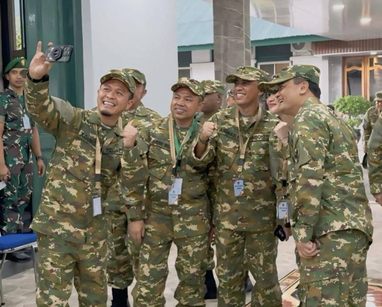 Usai Retret Kepulangan Kepala Daerah ke Riau Disambut Prosesi Adat Melayu