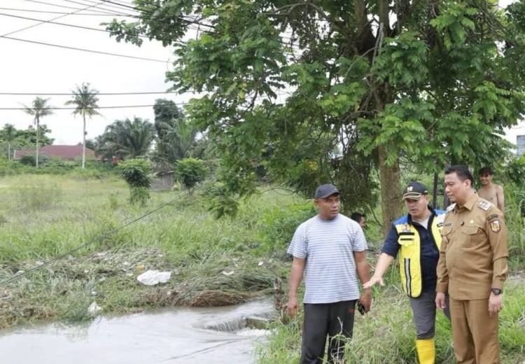Wawako Hadiri Tepuk Tepung Tawar untuk DPRD Pekanbaru 2024-2029