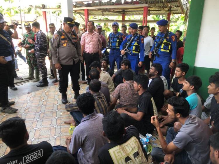 20 WNA Bangladesh Terdampar di Meranti, Kapal Diterjang Ombak. Begini Kejadiannya