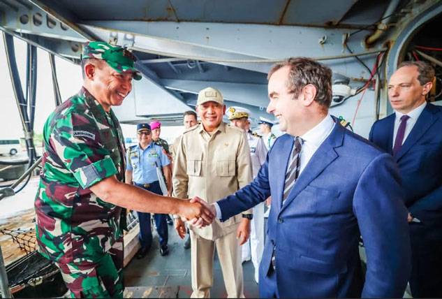 Panglima TNI Dampingi Menhan RI Tinjau Kapal Induk Prancis Charles De Gaulle