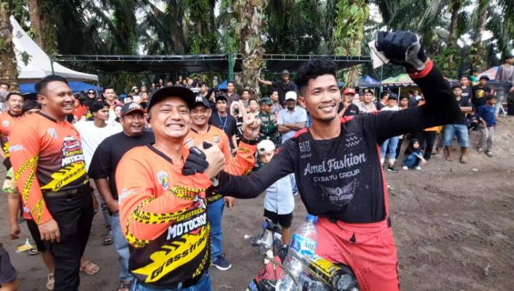 Kejuaraan Grasstrack Motocross Trophy Kapolres Siak 2026 Berlangsung Meriah