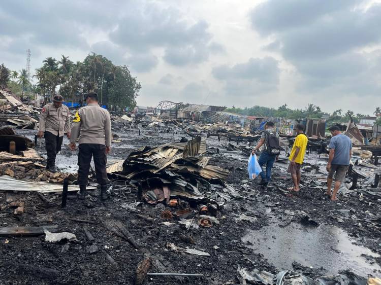Kebakaran Melanda  Dusun Pasar Lama Gaung, Belasan Rumah Hangus