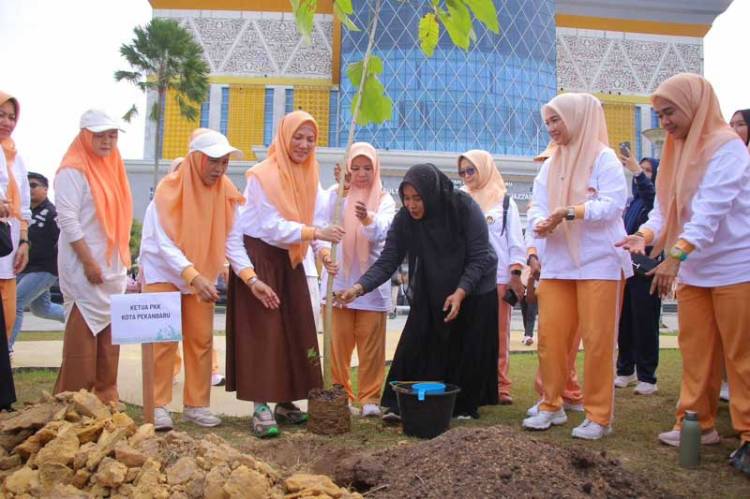DWP Kota Pekanbaru Tanam 2.000 Bibit Pohon