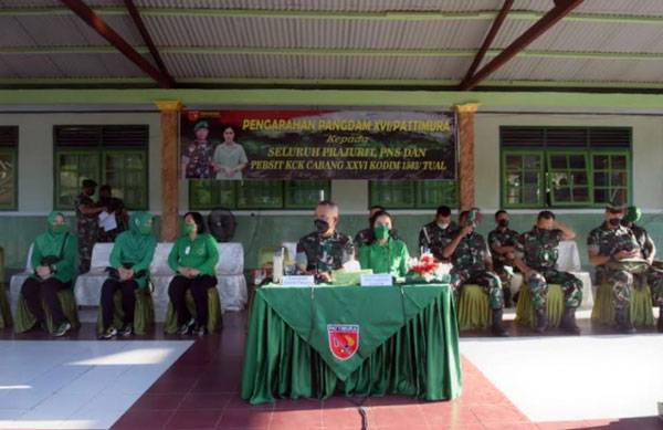 Kunker di Tual, Pangdam XVI/Pattimura Ingatkan Prajurit Jaga Kemampuan Tempur dan Bijak Bermedsos