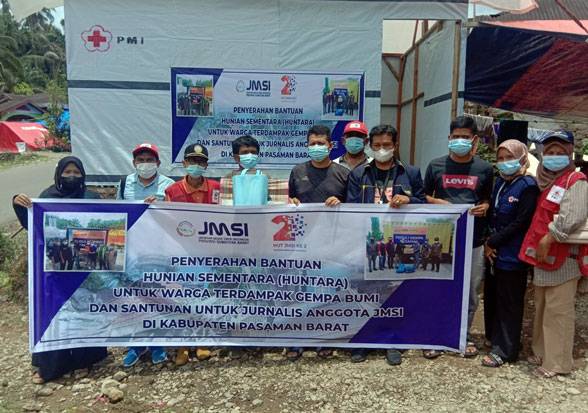 JMSI Serahkan Donasi untuk Korban Gempa Pasaman Barat