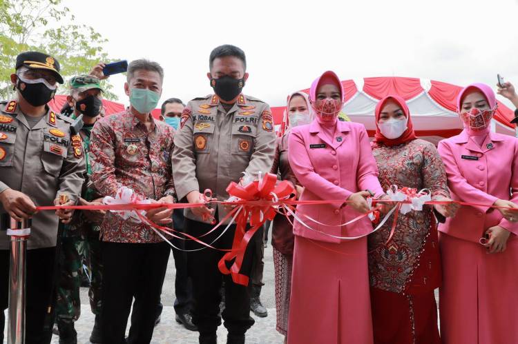 Kunjungan Kerja ke Rohil, Kapolda Riau Irjen M Iqbal Resmikan Rumah Mural dan Rumah Penghubung Polres Rohil