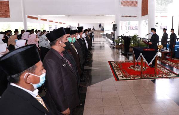 Lantik 12 Pejabat Eselon II dan 188 Kepala Sekolah di Siak, Ini Pesan Wabup Husni