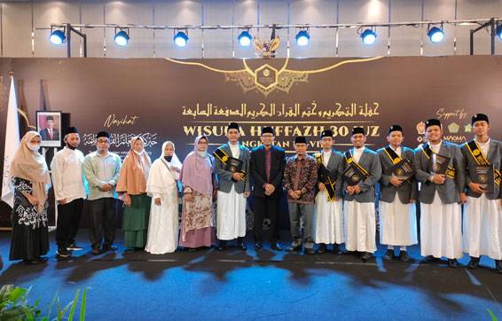Bupati Kasmarni Ucapkan Selamat Kepada 5 Santri Binaan Baznas Wisuda Hafidz Quran
