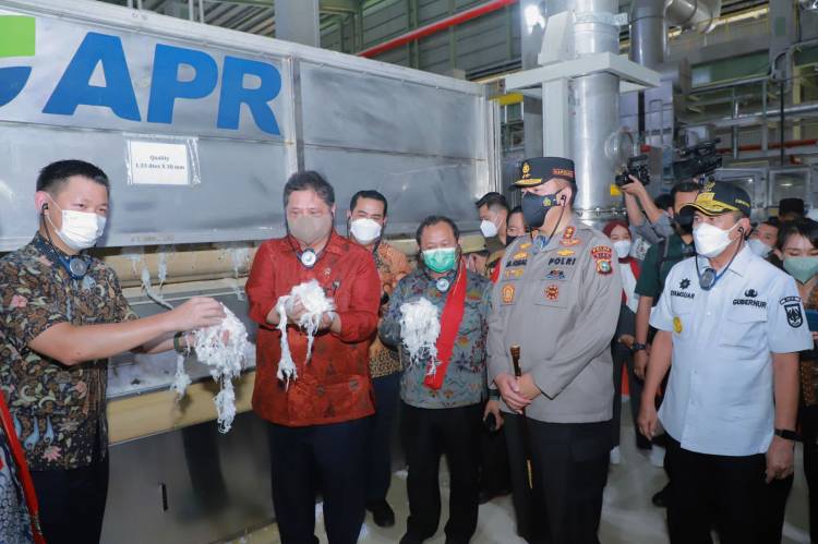 Kunjungan Kerja ke Pelalawan, Menko Airlangga Puji Penanganan Covid-19 Oleh Polda Riau Bersama TNI