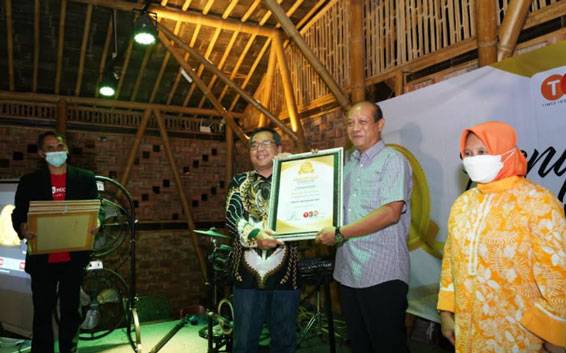 Danrem 072/Pamungkas Terima Anugerah Kategori Man Of The Year DIY 2021  Dari Times Indonesia