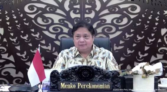 Menko Airlangga Umumkan, Mulai Besok Karantina Umroh & PPLN Cuma 1 Hari