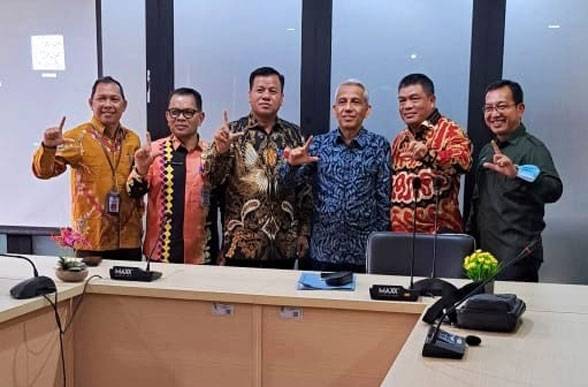 Perjuangkan Kayu Jalur, Plt Bupati Kuansing Datangi KLHK