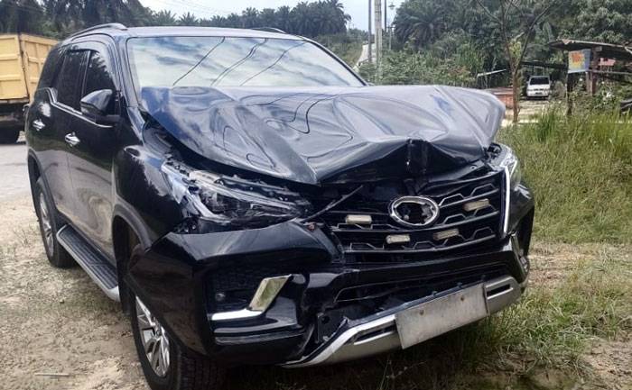 Mobil Wabup Siak Tabrakan dengan Truk RAPP
