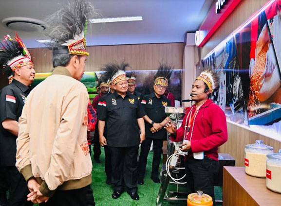 Menhan Prabowo Dampingi Presiden Jokowi ke Papua, Resmikan Gedung Papua Youth Creative Hub dan Ratas