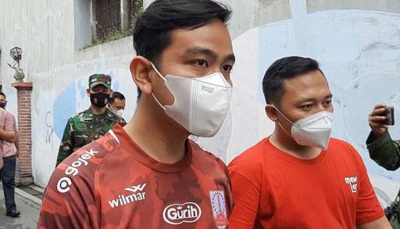 Gibran ke Erick Thohir: Walau Gelap Saya Tetap di Belakang Jenengan, Dengan Segala Risikonya