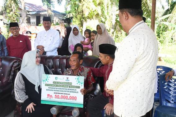 Bupati Kasmarni Apresiasi Program Bedah Rumah Baznas Bengkalis, Satu Rumah Satu Kecamatan