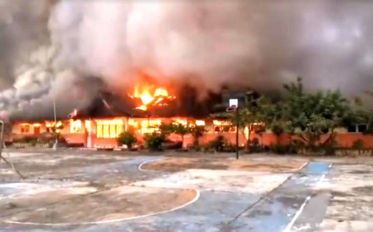 SDN 011 Kabupaten Rokan Hulu Terbakar, 1 Kantor Guru dan 7 Ruangan Kelas Ludes