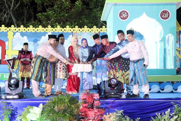 Buka MTQ Ke-XXIII Tingkat Kelurahan Rimba Sekampung, Bupati Bengkalis: Kaji dan Muliakan Al-Quran