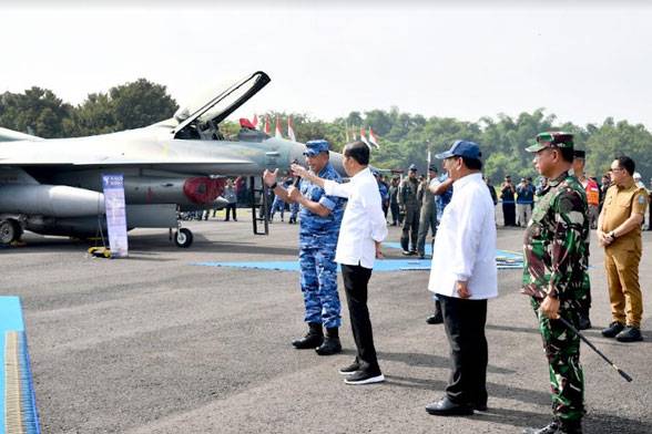 Panglima TNI Dampingi Presiden RI Kunjungi Lanud Iswahjudi, Magetan