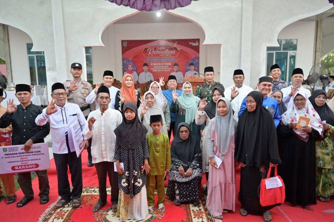 Diserahkan Bupati Kasmarni, TP PKK Bengkalis Bagikan 57 Paket Sembako untuk 5 Kecamatan