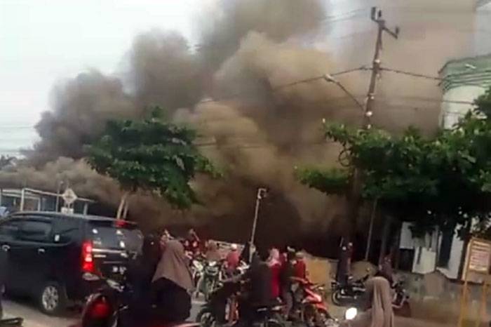 Ledakan Keras dari Pangkalan LPG, Dua Ruko di Perawang Hangus
