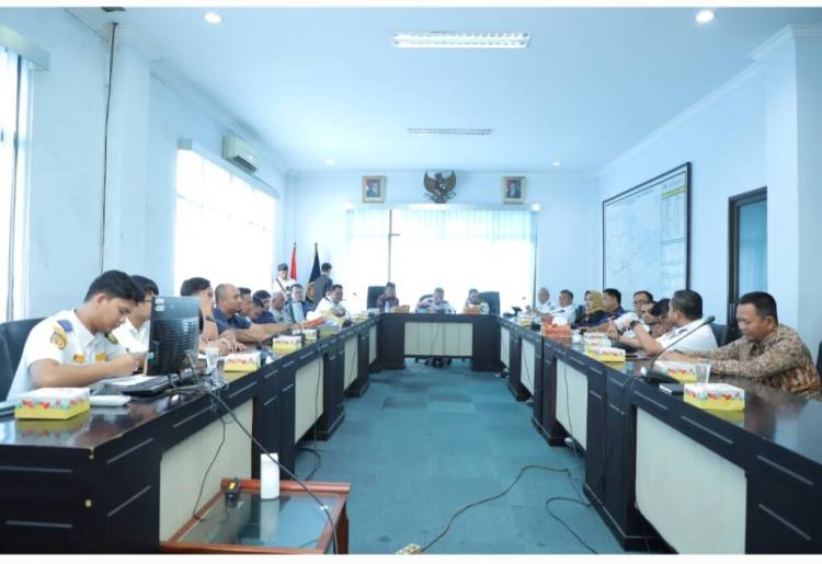Pj. Bupati Inhil Ikuti Rapat Pengembangan Pembangunan dan Operasional Pelabuhan Samudra Kuala Enok