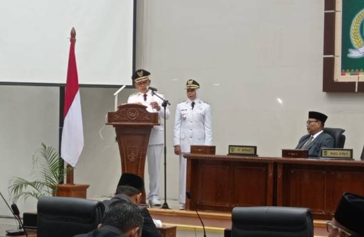 Paripurna DPRD Inhil Serah Terima Jabatan Bupati dan Wakil Bupati Masa Jabatan 2025 - 2030