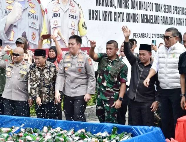 Ketua DPRD Pekanbaru Saksikan Pemusnahan Barang Bukti Hasil Razia Rutin Polda Riau