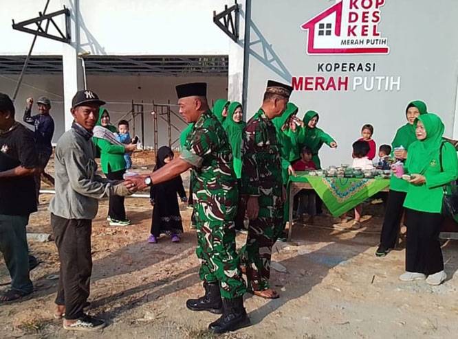Koramil 0321-05/RM dan Persit KCK Ranting 6 Cabang LXXV Bagikan 1500 Paket Buka Puasa