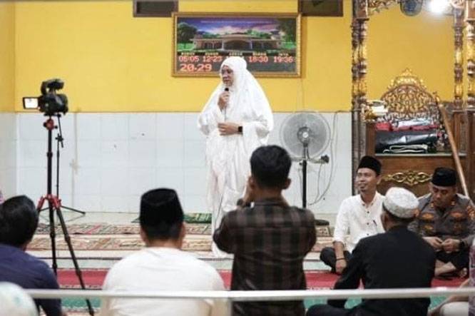 Pemkab Siak Bersama Baznas Salurkan Zakat kepada Sejumlah Mustahik di Kampung Rempak Sabak Auh