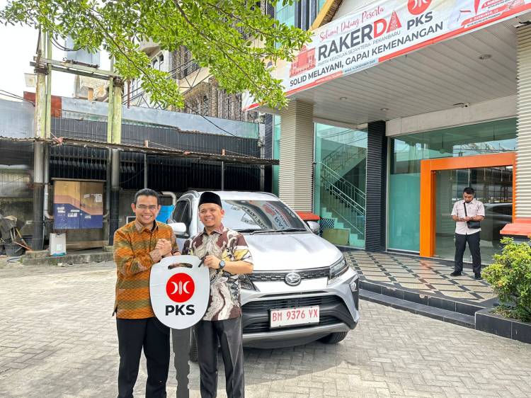 DPW PKS Riau Terima Hibah Mobil Operasional