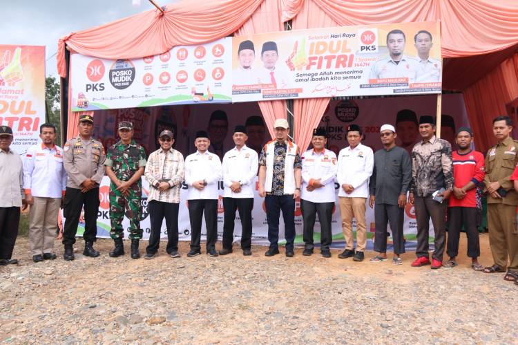 Syahrul Aidi dan Hendry Munief Bersama Ketua DPW PKS Riau Resmikan Posko Mudik di Perbatasan Riau-Sumbar