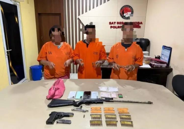 Tiga Pengedar Narkoba di Kampar Dibekuk, Polisi Temukan Senpi dan Ratusan Gram Sabu