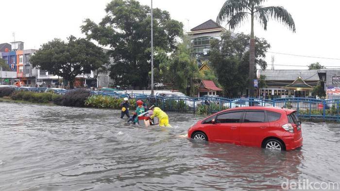 Banjir Akibat Diguyur Hujan Deras, BPBD Pekanbaru Sebut Hasil Modifikasi Cuaca
