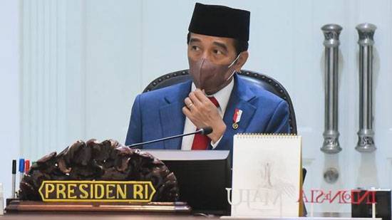 Harga Minyak Goreng Kian Mahal, Jokowi Pilih Beri BLT