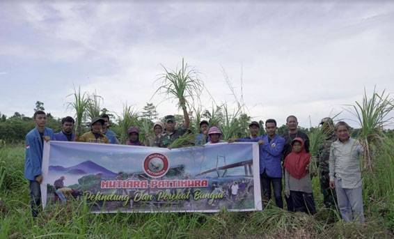 Mutiara Pattimura: Setelah Kebun Sayur, Kini Kebun Serai Merah di Pulau Seram