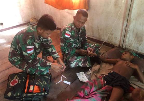 Sigap Layani Kesehatan Masyarakat, Satgas Yonif 126/KC Datangi Warga yang Alami Demam Tinggi