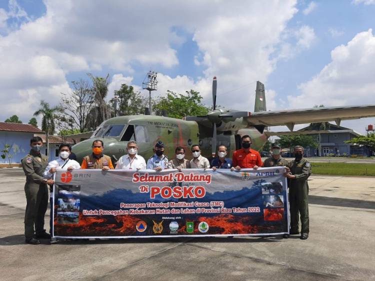 BNPB, BRIN dan TNI AU Resmi Mulai Modifikasi Tehnologi Cuaca di Riau, Sortie Pertama 800 Kg