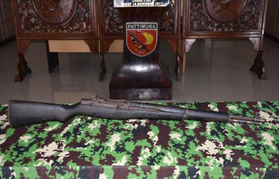 Kodam XVI/Pattimura Apresiasi Warga Serahkan Senpi ke Babinsa