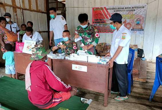 Satgas Pamtas Yonif 126/KC Lakukan Pengobatan Massal di Wilayah Perbatasan