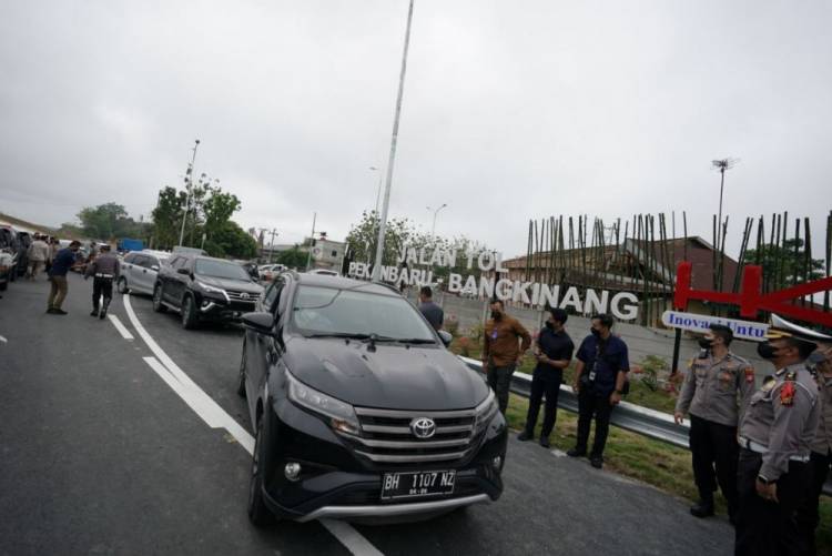 Hari Pertama Fungsional 1.028 Kendaraan Melintas di Jalan Tol Pekanbaru-Bangkinang