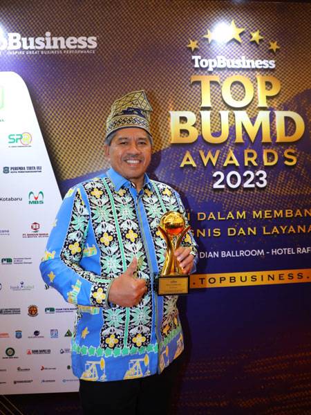 Bupati Siak Raih Penghargaan Top Pembina BUMD 2023
