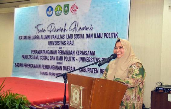 Pererat Ukhuwah dan Banggakan Almamater, Bupati Kasmarni Hadiri Temu Ramah IKA FISIP UNRI