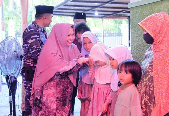 Ramadhan Mubarak 1444 H, Bupati Kasmarni Santuni Anak Yatim dan Kaum Dhuafa