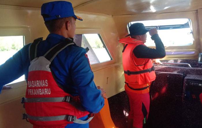 Tarik Bubu Ikan, Seorang Nelayan Jatuh dan Hilang di Perairan Rohil